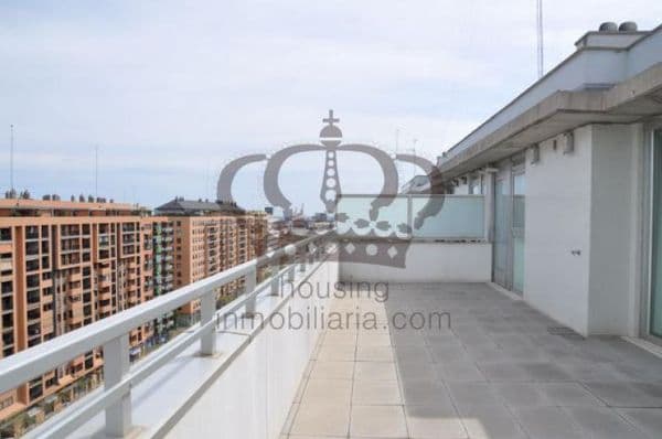 Ático de diseño con dos terrazas - Imagen 1